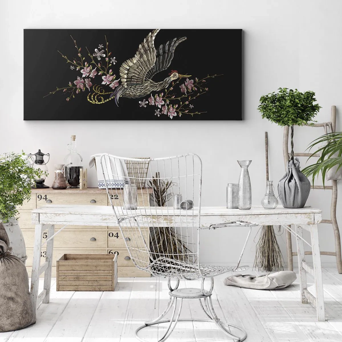 Obraz na płótnie - Ptak w locie z kwiatami na czarnym tle - 160x50cm - Egzotyczny, haftowany ptak - Nowoczesna dekoracja ścienna do salonu i sypialni ARTTOR