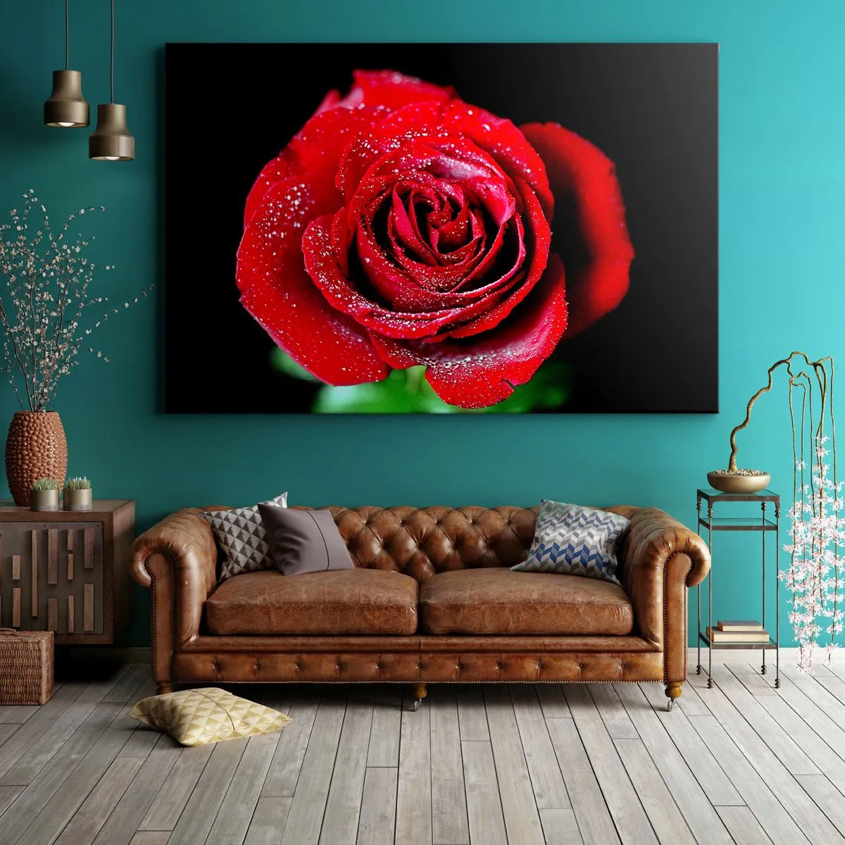Obraz na płótnie - Czerwona róża pokryta kroplami rosy na czarnym tle. - 70x50cm - To właśnie miłość - Nowoczesna dekoracja ścienna do salonu i sypialni ARTTOR