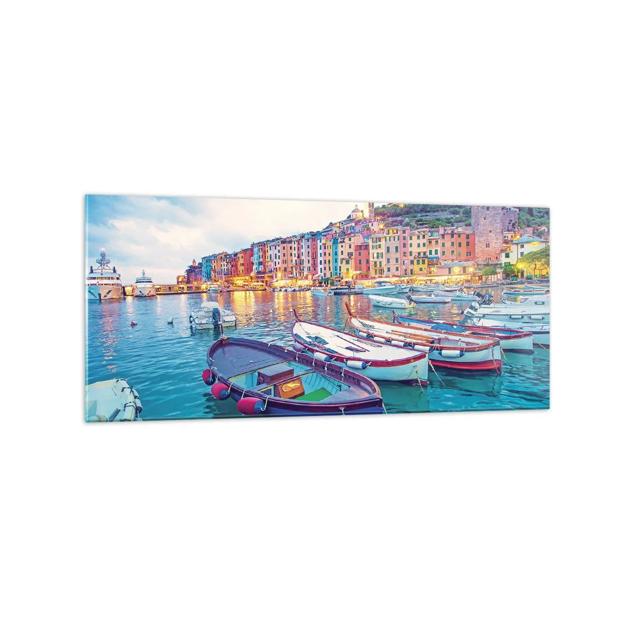 Obraz na szkle - Kolorowe miasteczko nad wodą z łodziami w porcie - 120x50cm - Kolorowy wieczór w porcie - Nowoczesna dekoracja ścienna do salonu i sypialni ARTTOR