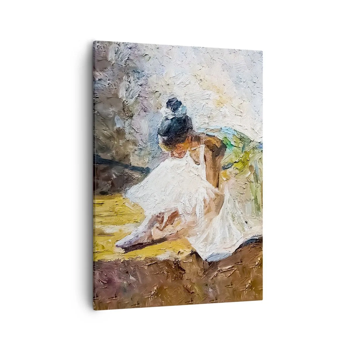 Obraz na płótnie - Baletnica w białej sukni odpoczywająca na scenie w stylu impresjonistycznym - 50x70cm - Z obrazu Degasa - Nowoczesna dekoracja ścienna do salonu, kuchni i sypialni ARTTOR