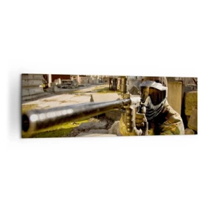 Obraz na płótnie - Gracz paintballa w stroju kamuflażowym celujący z markera - 160x50cm - I ty możesz zostać bohaterem - Nowoczesna dekoracja ścienna do salonu i sypialni ARTTOR