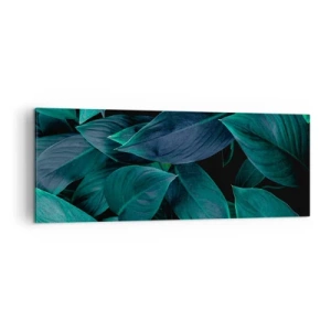 Obraz na płótnie - Zbliżenie na zielone liście z ciemnym tłem - 140x50cm - Zieleń sama w sobie - Nowoczesna dekoracja ścienna do salonu i sypialni ARTTOR