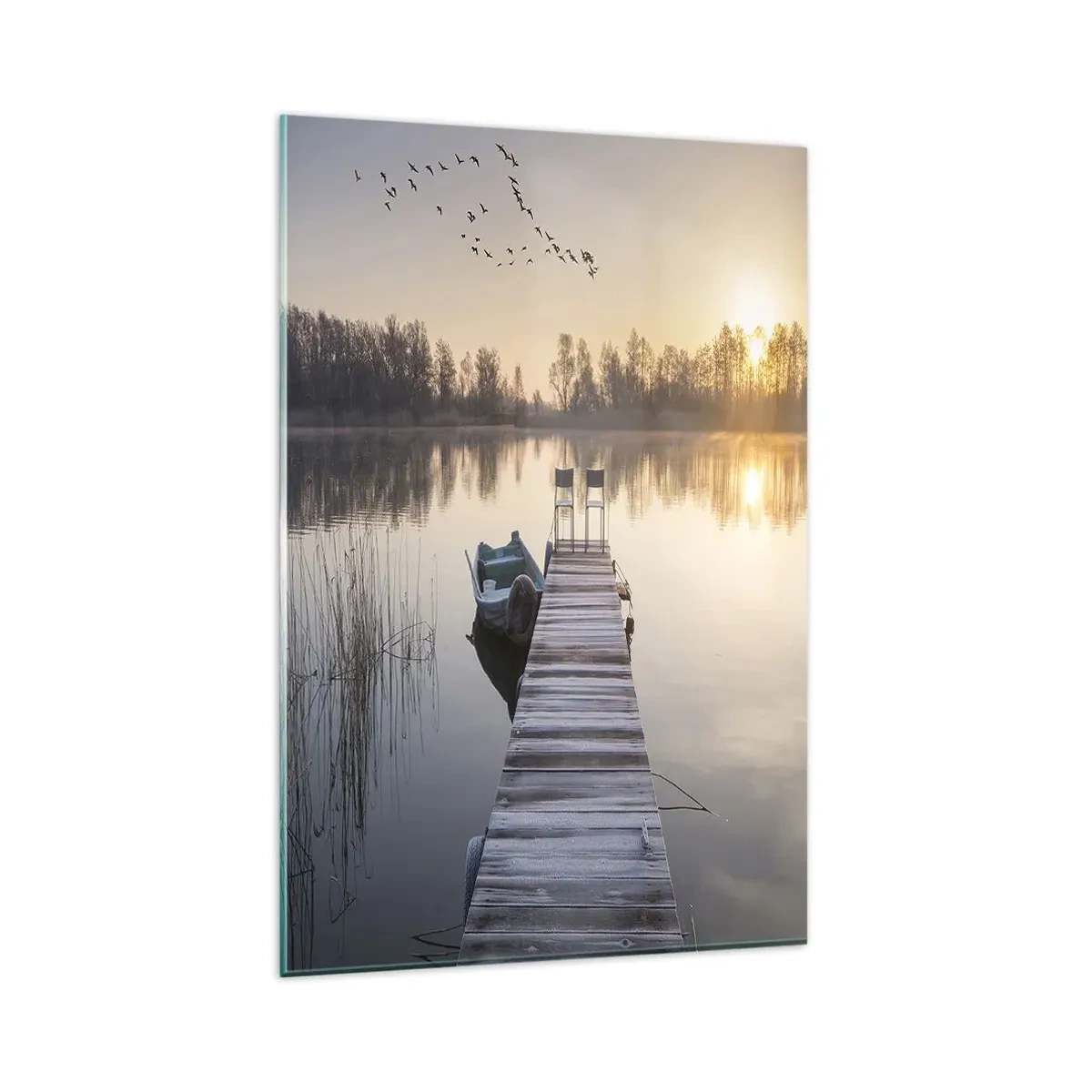 Obraz na szkle - Pomost nad jeziorem o poranku z łódką i krzesłami - 80x120cm - Wrócę za jakiś czas - Nowoczesna dekoracja ścienna do salonu i sypialni ARTTOR