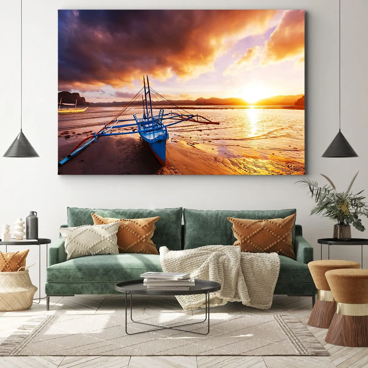 Obraz na płótnie - Niebieska łódź na plaży o zachodzie słońca - 120x80cm - Po całym dniu wyciągnąć się na piasku - Nowoczesna dekoracja ścienna do salonu, kuchni i sypialni ARTTOR