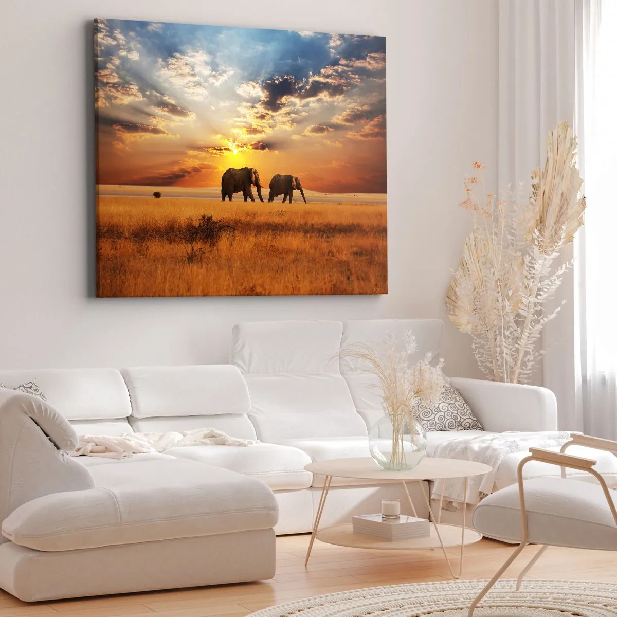 Obraz na płótnie - Słonie na sawannie przy zachodzie słońca - 70x50cm - Rodzinna przechadzka - Nowoczesna dekoracja ścienna do salonu i sypialni ARTTOR