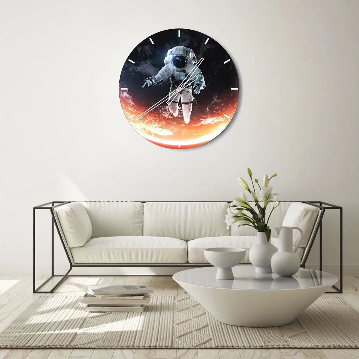 Zegar ścienny - Astronauta unoszący się w kosmosie z widokiem na Ziemię - 30x30cm - Mogę zostać jeszcze chwilę? - Nowoczesna dekoracja ścienna do salonu, kuchni i sypialni ARTTOR