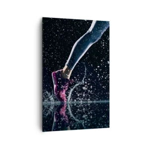 Obraz na płótnie - Dynamiczne ujęcie biegu w deszczu na czarnym tle - 80x120cm - Ile sił w nogach - Nowoczesna dekoracja ścienna do salonu i sypialni ARTTOR