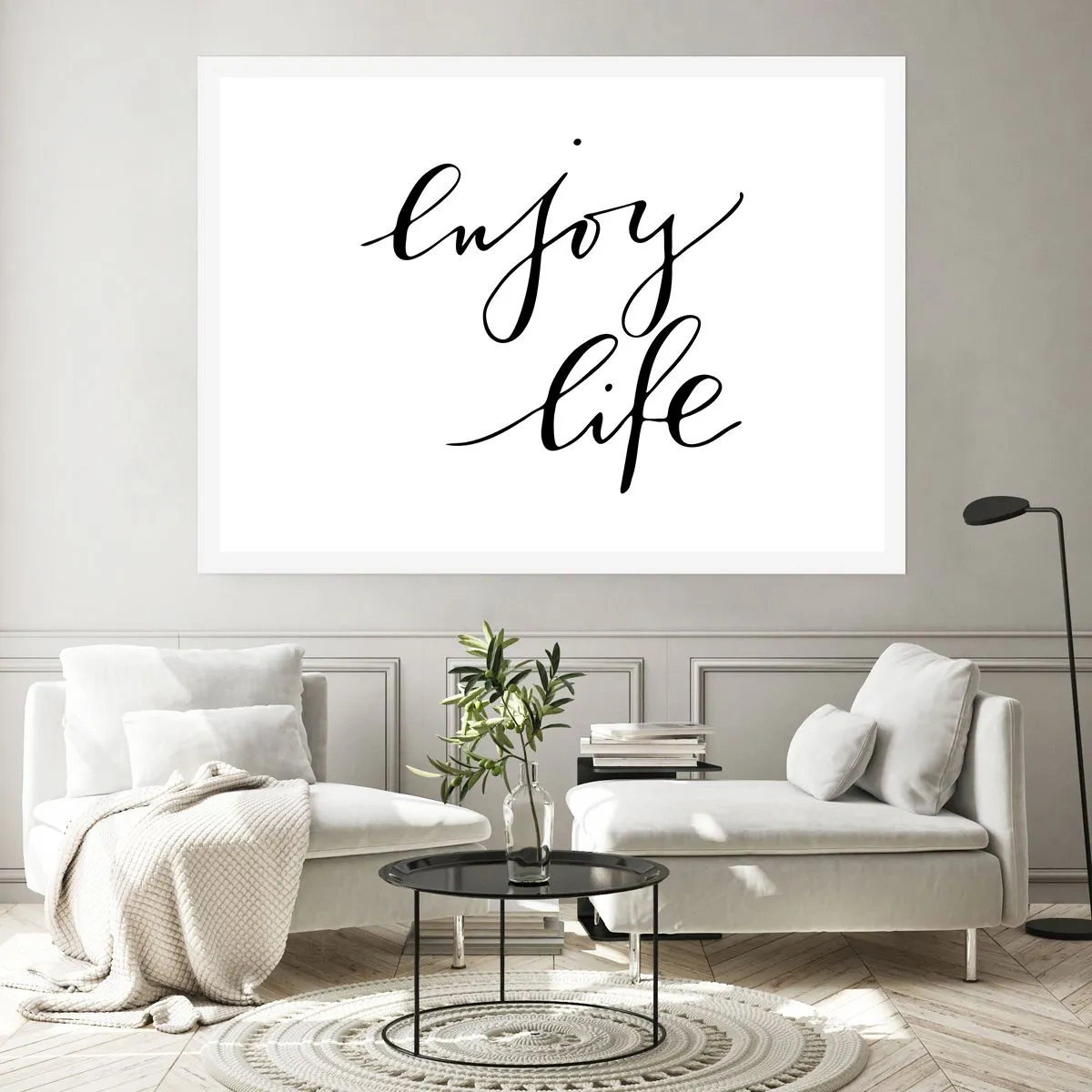 Plakat - Cytat 'enjoy life' w czarnej kaligrafii na białym tle - 100x70cm - Nic dodać… - Nowoczesna dekoracja ścienna do salonu i sypialni ARTTOR