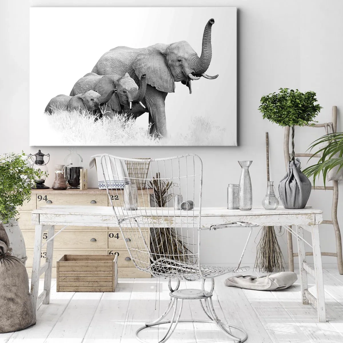 Obraz na płótnie - Rodzina słoni na tle afrykańskiego krajobrazu w czerni i bieli - 70x50cm - Raz, dwa, trzy - Nowoczesna dekoracja ścienna do salonu i sypialni ARTTOR