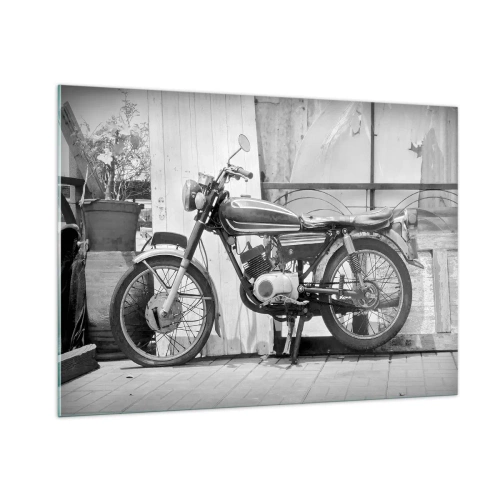 Obraz na szkle - Motocykl w stylu retro stojący na tle drewnianych ścian - 100x70cm - Klasyka ponad wszystko - Nowoczesna dekoracja ścienna do salonu, kuchni i sypialni ARTTOR