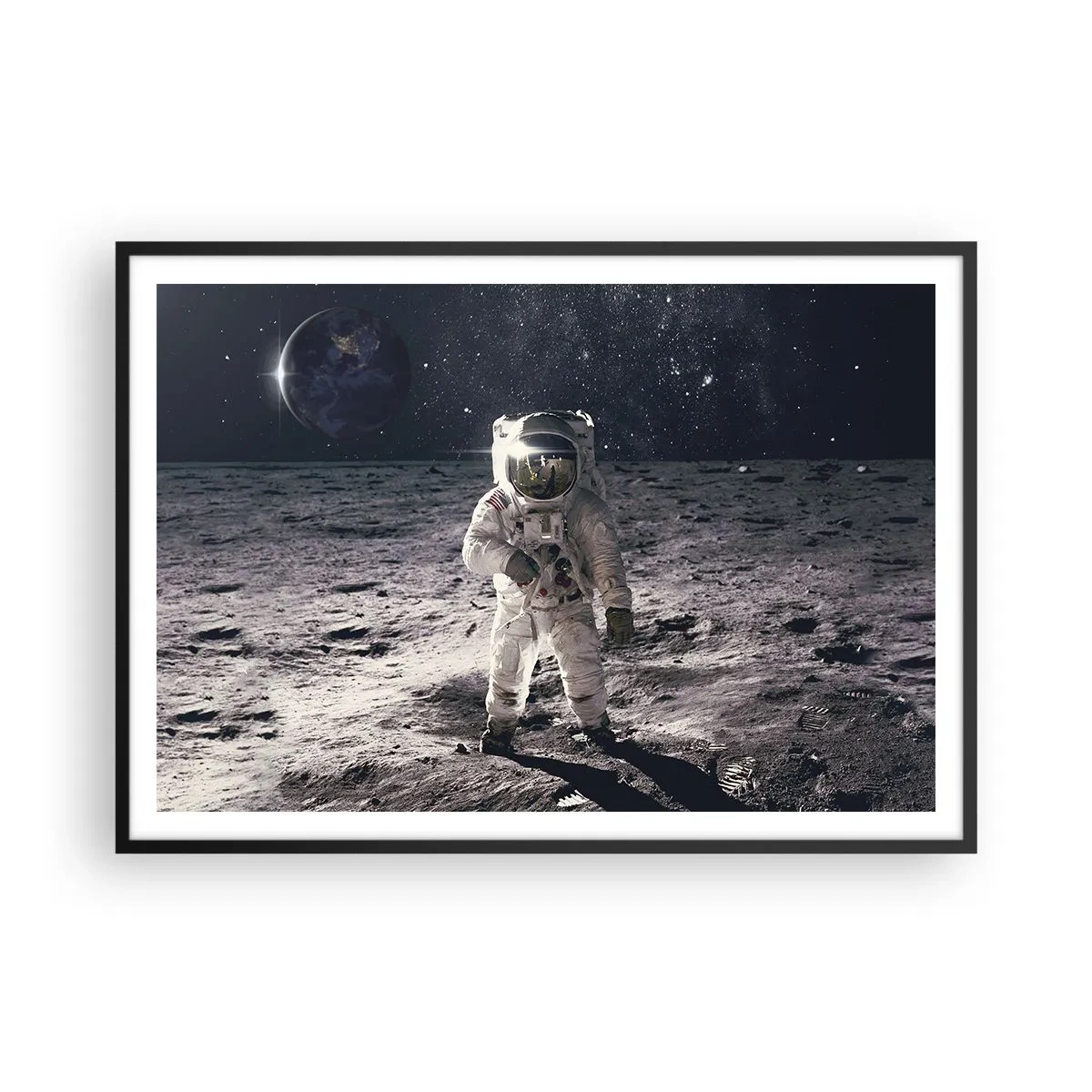 Plakat w czarnej ramie - Astronauta na powierzchni Księżyca z Ziemią w tle - 100x70cm - Pozdrowienia z Księżyca - Nowoczesna dekoracja ścienna do salonu i sypialni ARTTOR