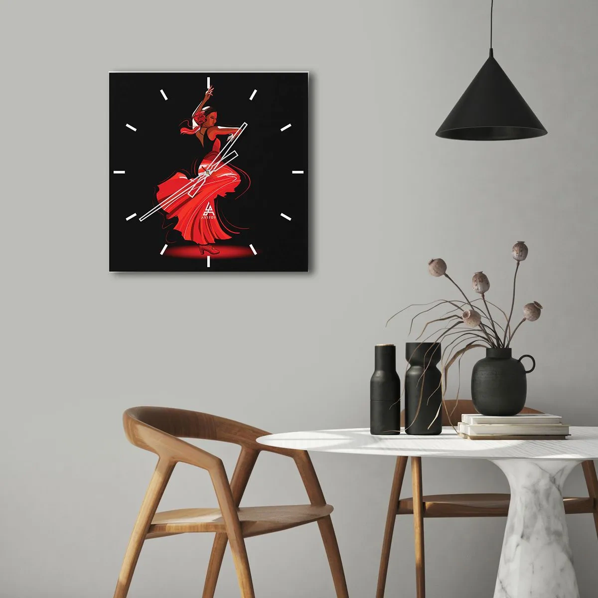 Zegar ścienny - Tancerka flamenco w czerwonej sukni na czarnym tle - 30x30cm - Ognisty duch flamenco - Nowoczesna dekoracja ścienna do salonu i sypialni ARTTOR