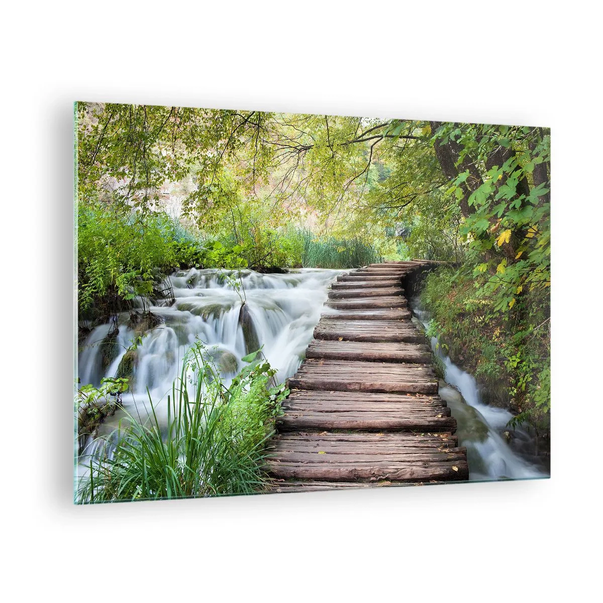 Obraz na szkle - Mostek w lesie nad strumieniem - 70x50cm - Wcale nie cicha woda - Nowoczesna dekoracja ścienna do salonu i sypialni ARTTOR
