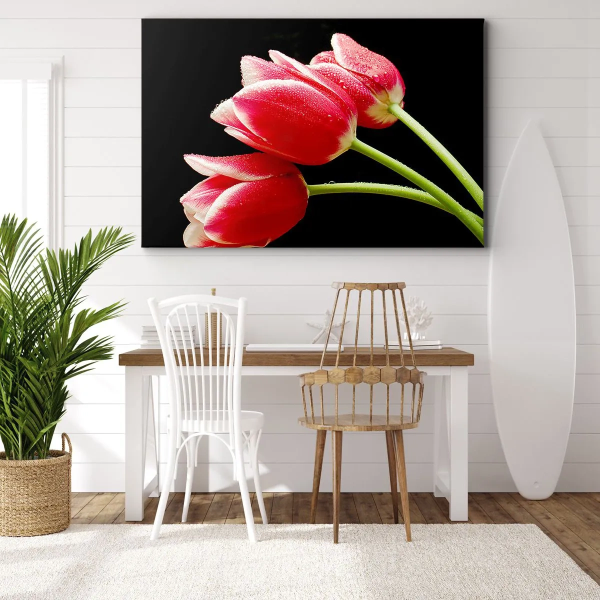Obraz na płótnie - Czerwone tulipany z kroplami rosy na czarnym tle - 70x50cm - Obietnica czystej miłości - Nowoczesna dekoracja ścienna do salonu i sypialni ARTTOR