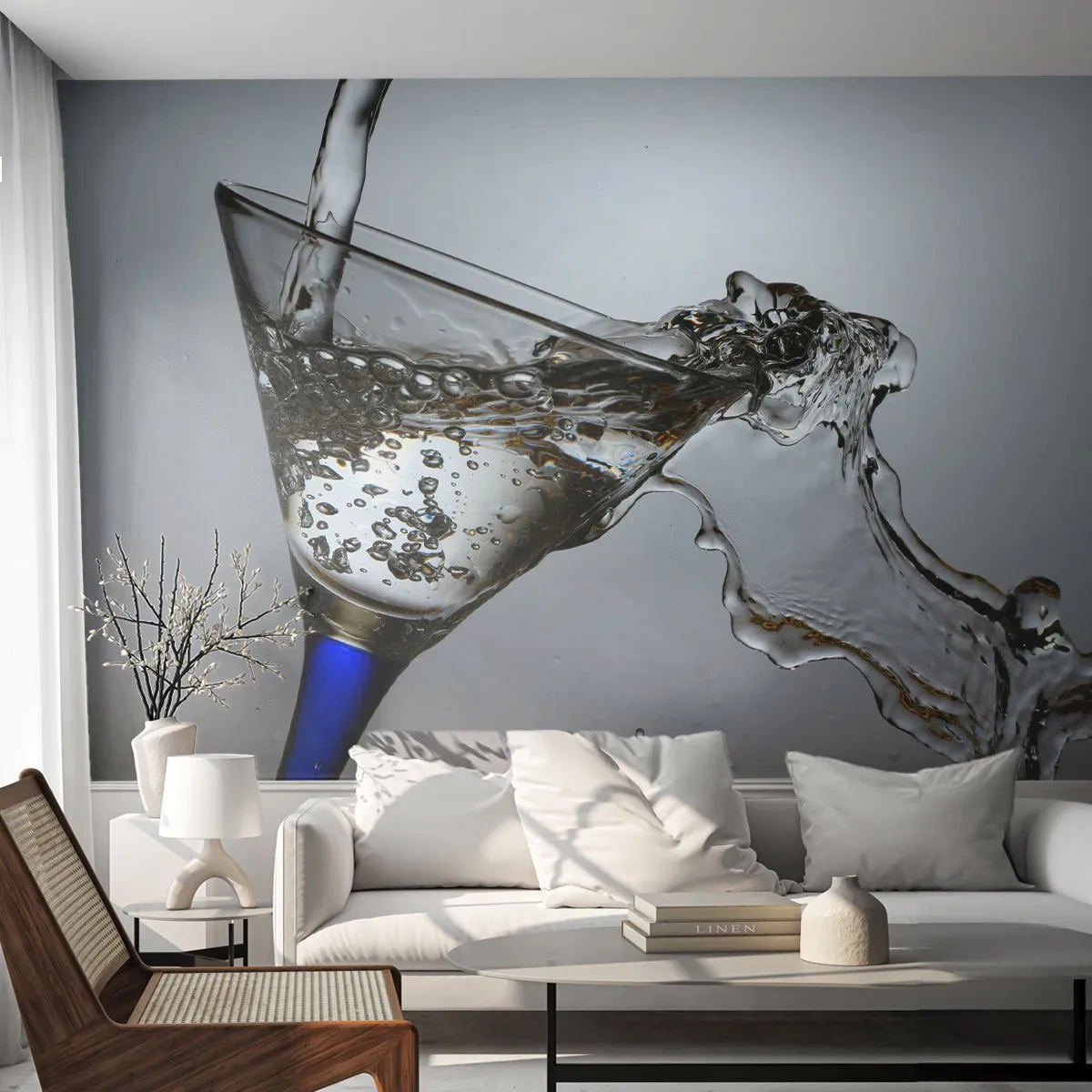 Fototapeta Premium Sand - Elegancki kieliszek z rozpryskującą się wodą - 100x70cm - Krystaliczna woda w kryształowym szkle - Nowoczesna dekoracja ścienna do salonu, kuchni i sypialni ARTTOR