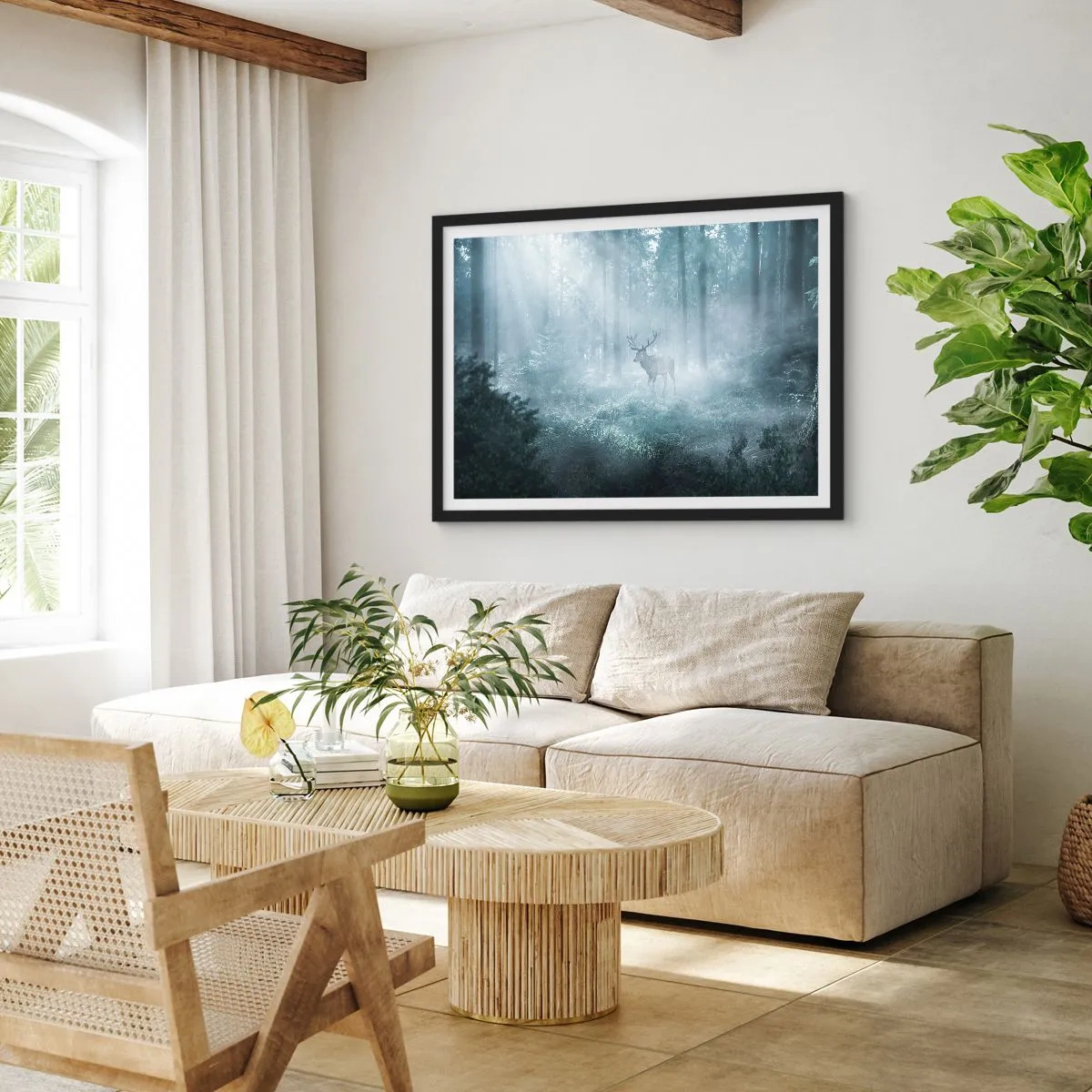 Plakat w czarnej ramie - Jeleń w gęstym lesie spowitym poranną mgłą - 70x50cm - Poranny obchód włości - Nowoczesna dekoracja ścienna do salonu i sypialni ARTTOR