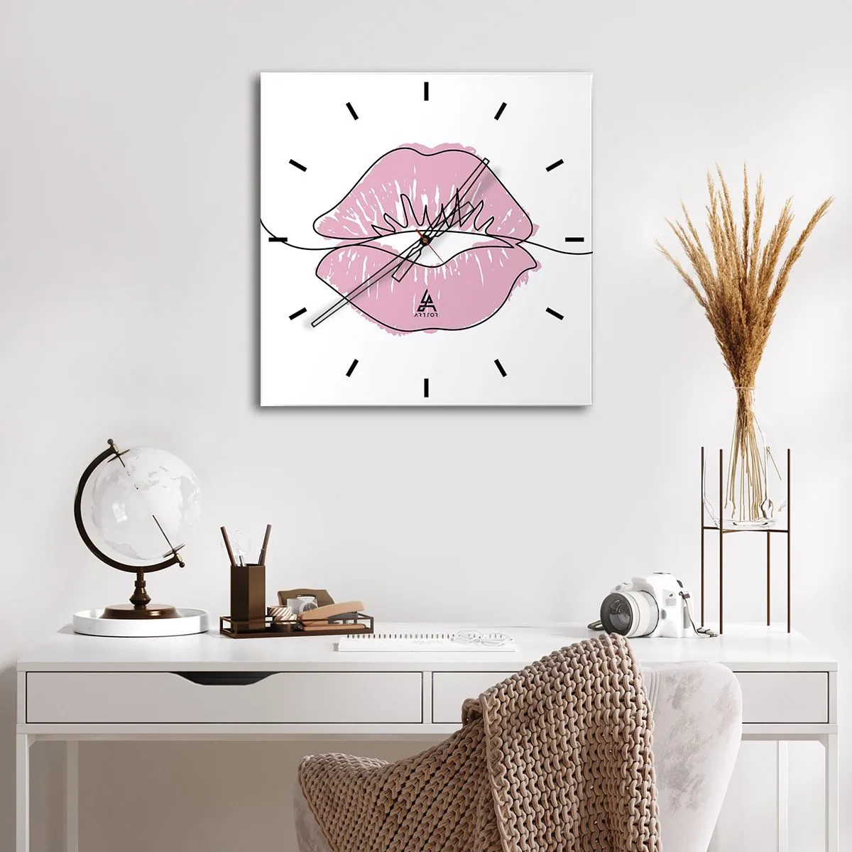 Zegar ścienny - Gotowy do pocałunku? - 30x30 cm