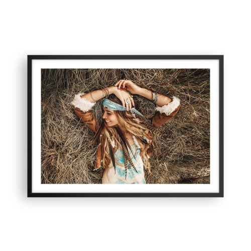 Plakat w czarnej ramie - Kobieta w stylu boho leżąca na sianie - 70x50cm - W drodze do lata miłości - Nowoczesna dekoracja ścienna do salonu i sypialni ARTTOR