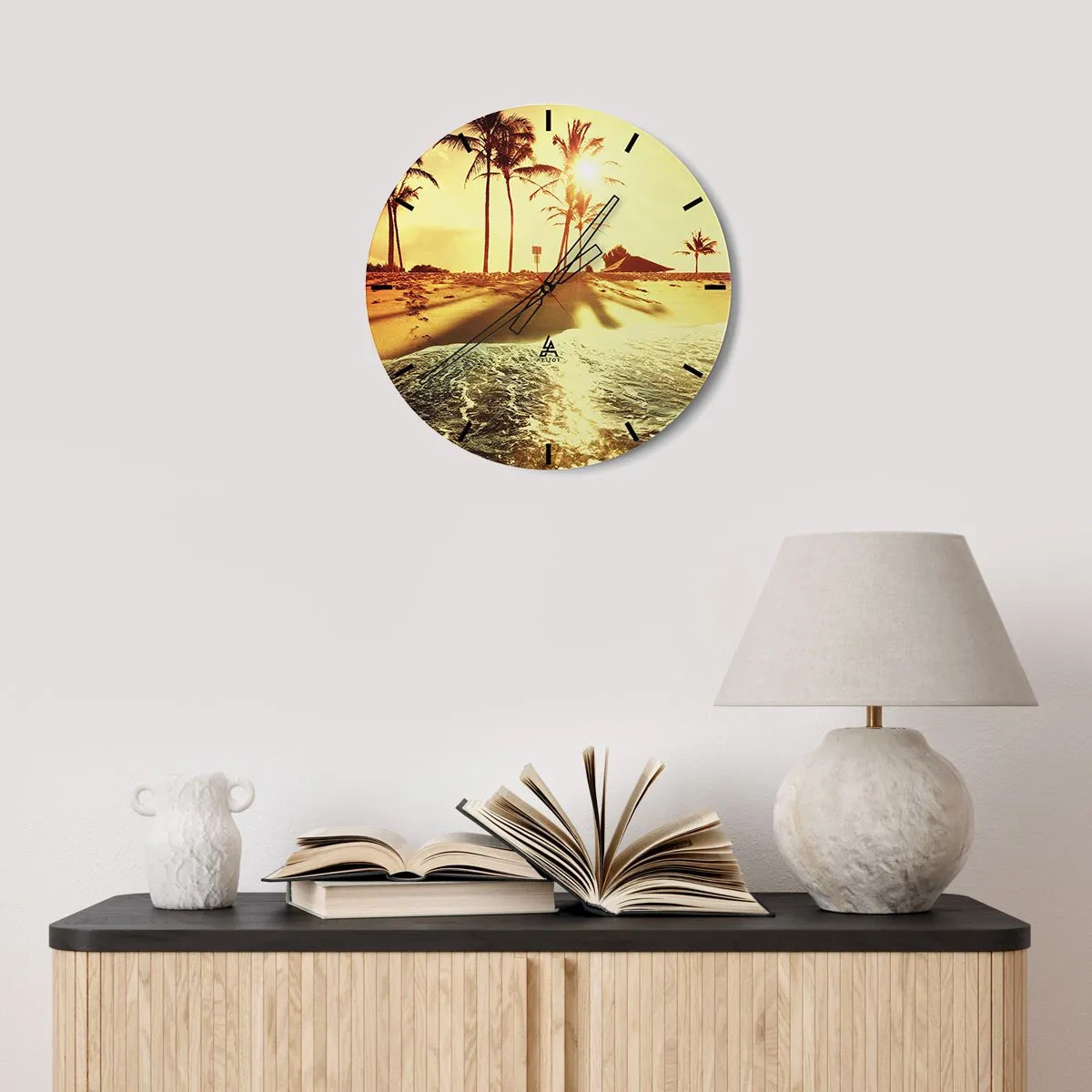 Zegar ścienny - Tarcza zegara z motywem plaży w świetle zachodzącego słońca - 30x30cm - Kalifornijskie popołudnie - Nowoczesna dekoracja ścienna do salonu, kuchni i sypialni ARTTOR