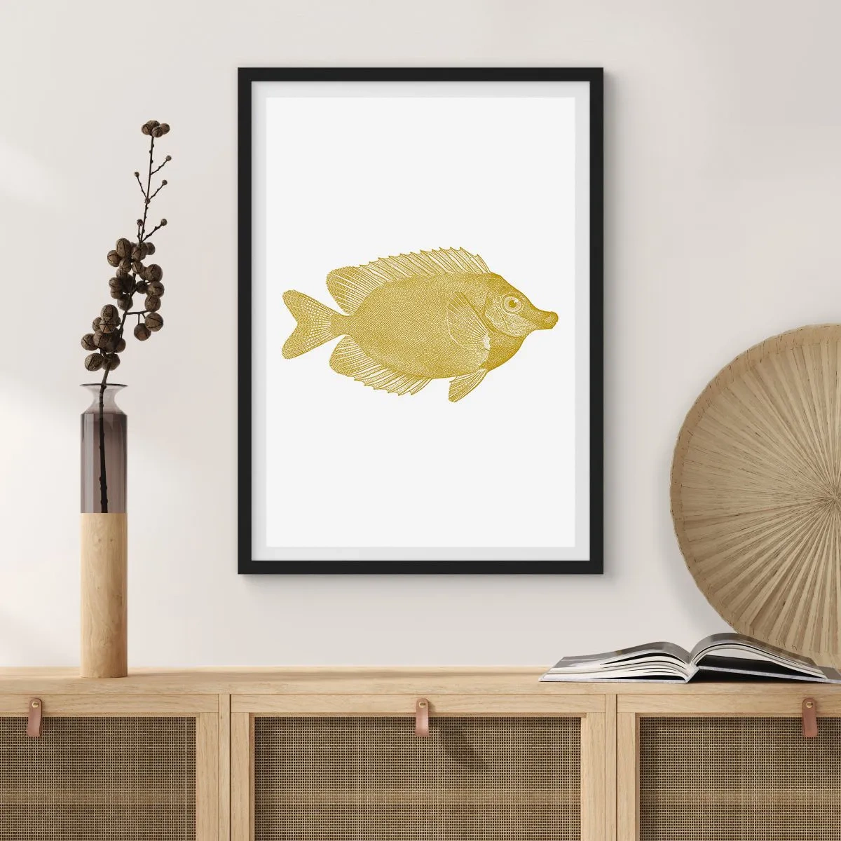 Plakat w czarnej ramie - Złota ryba w stylu vintage na białym tle - 50x70cm - Ryba i tyle - Nowoczesna dekoracja ścienna do salonu i sypialni ARTTOR