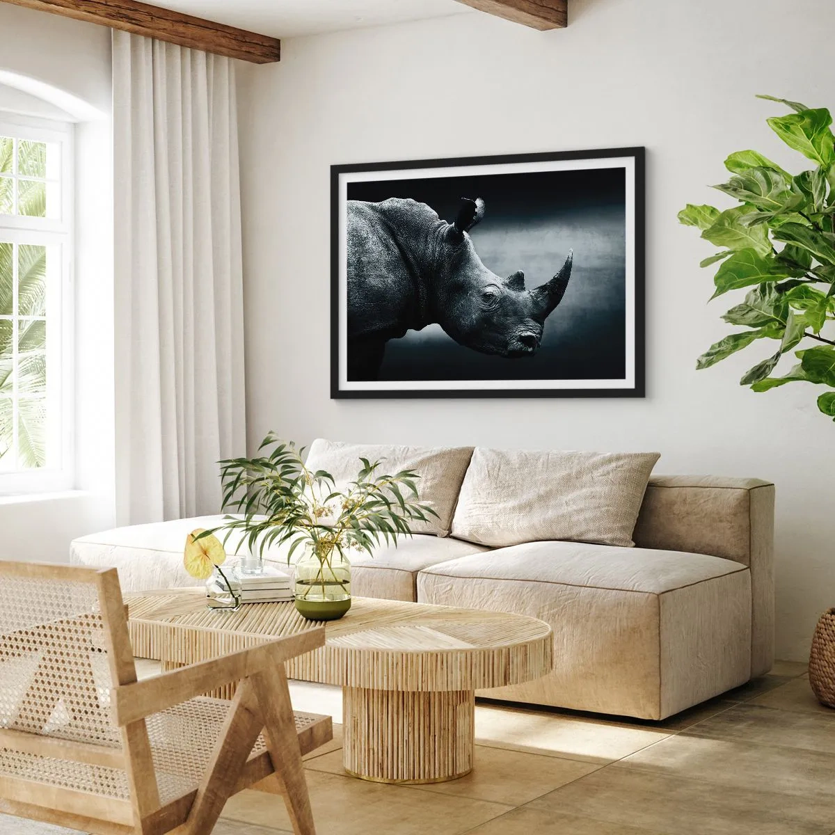 Plakat w czarnej ramie - Czarno-biały portret nosorożca na ciemnym tle - 100x70cm - Prawy profil - Nowoczesna dekoracja ścienna do salonu i sypialni ARTTOR