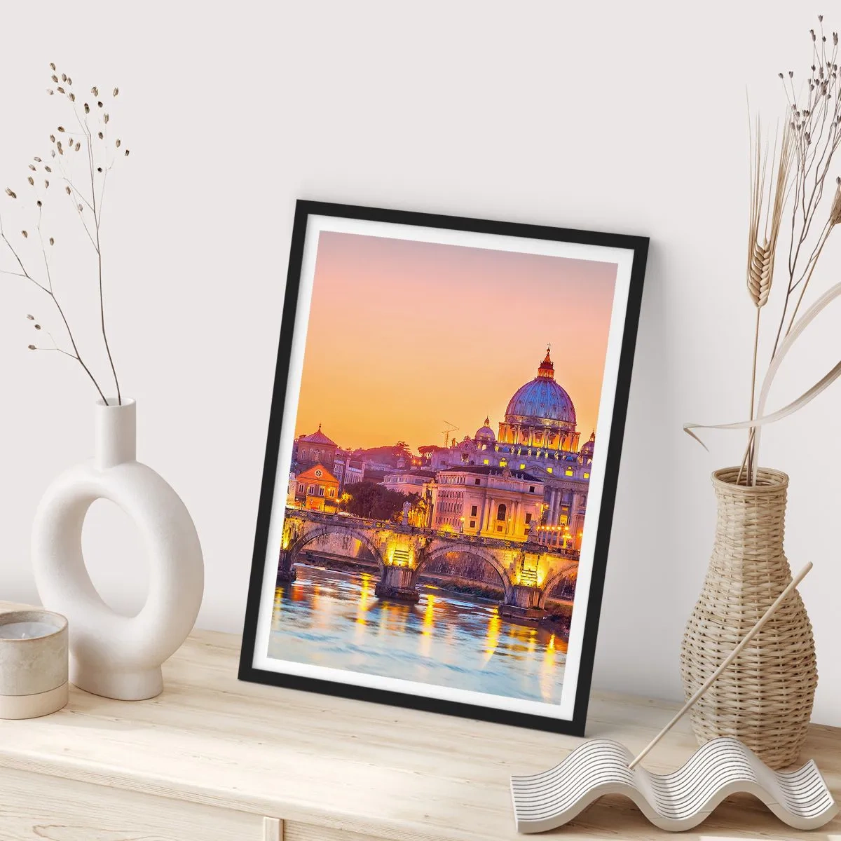 Plakat w czarnej ramie - Zachód słońca nad mostem i bazyliką z oświetleniem w Rzymie - 50x70cm - Zmierzch nad Wiecznym Miastem - Nowoczesna dekoracja ścienna do salonu i sypialni ARTTOR