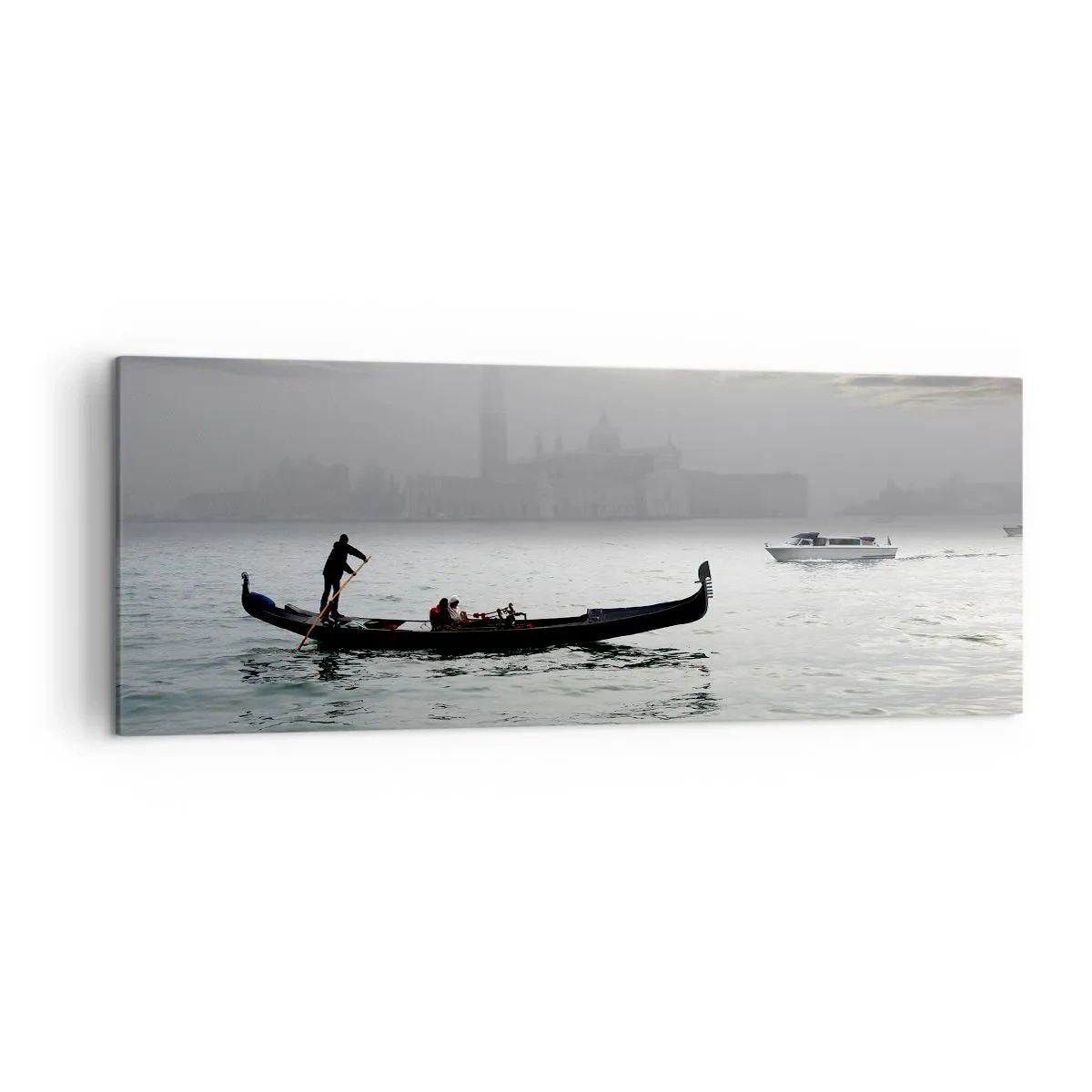Obraz na płótnie - Gondola płynąca po wodach Wenecji w mglisty poranek z widokiem na miasto - 140x50cm - Bajeczne miasto z wody i mgły - Nowoczesna dekoracja ścienna do salonu i sypialni ARTTOR