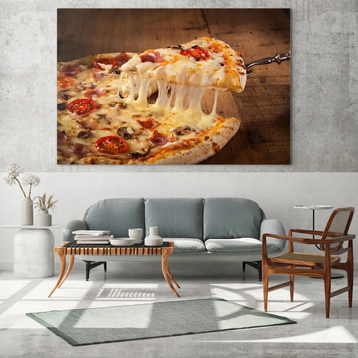 Obraz na szkle - Pizza z ciągnącym się serem, pomidorami i szynką na drewnianym tle - 100x70cm - Arcydzieło sztuki włoskiej - Nowoczesna dekoracja ścienna do salonu, kuchni i sypialni ARTTOR