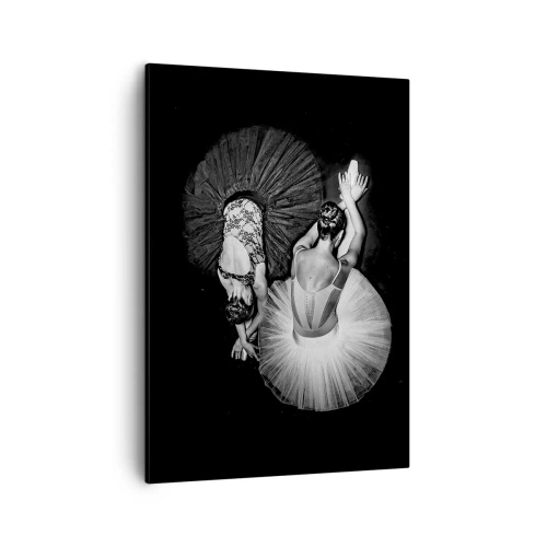 Obraz na płótnie - Czarno-białe baletnice w pozie jin i jang na ciemnym tle - 50x70cm - Jin i jang – idealna równowaga - Nowoczesna dekoracja ścienna do salonu, kuchni i sypialni ARTTOR