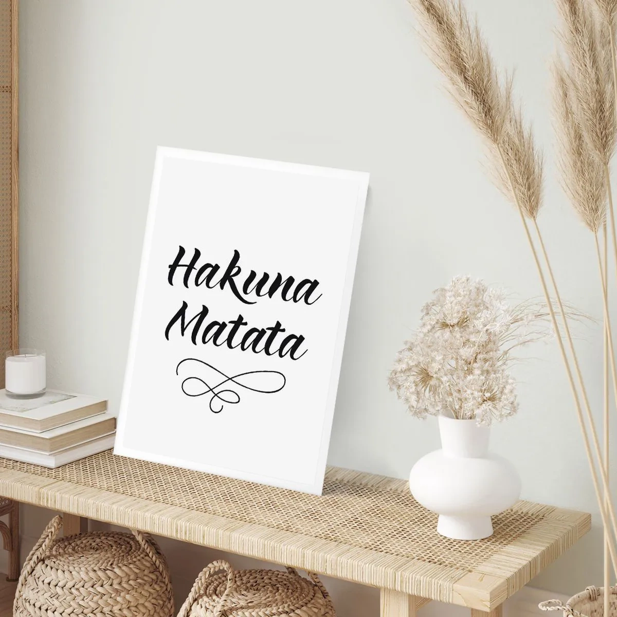 Plakat - Czarny napis Hakuna Matata na białym tle - 50x70cm - Najlepsza rada - Nowoczesna dekoracja ścienna do salonu, kuchni i sypialni ARTTOR