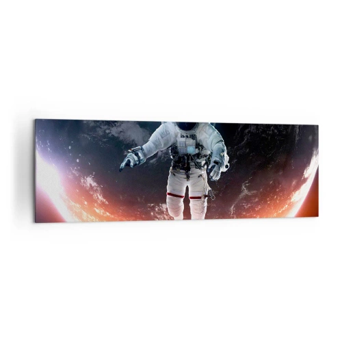 Obraz na płótnie - Astronauta unoszący się nad Ziemią oświetloną słońcem - 160x50cm - Mogę zostać jeszcze chwilę? - Nowoczesna dekoracja ścienna do salonu i sypialni ARTTOR