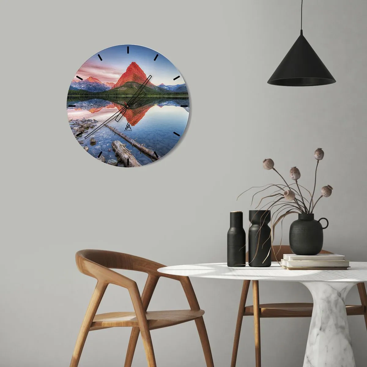 Zegar ścienny - Górski krajobraz z odbiciem w jeziorze - 30x30cm - Żar i chłód - Nowoczesna dekoracja ścienna do salonu, kuchni i sypialni ARTTOR