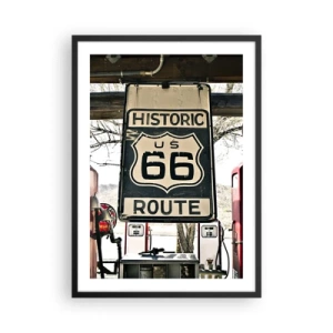Plakat w czarnej ramie - Tablica Route 66 na tle stacji benzynowej - 50x70cm - Amerykańska retro podróż - Nowoczesna dekoracja ścienna do salonu i sypialni ARTTOR