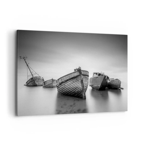 Obraz na płótnie - Opuszczone łodzie na spokojnej wodzie - 100x70cm - Już tylko wspomnienia… - Nowoczesna dekoracja ścienna do salonu, kuchni i sypialni ARTTOR