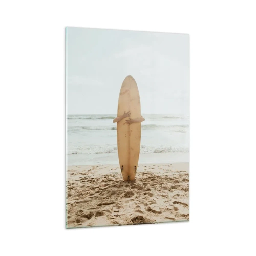 Obraz na szkle - Osoba trzymająca deskę surfingową na tle oceanu - 80x120cm - Z miłości do fal - Nowoczesna dekoracja ścienna do salonu i sypialni ARTTOR
