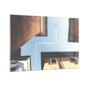 Obraz na szkle - Samolot nad miastem widziany z dziedzińca między kamienicami - 100x70cm - Ponad miejskim labiryntem - Nowoczesna dekoracja ścienna do salonu, kuchni i sypialni ARTTOR