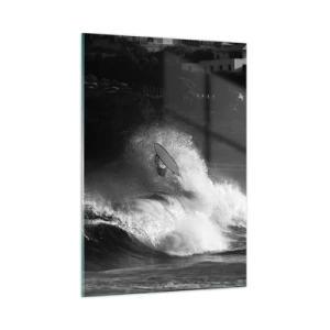 Obraz na szkle - Surfer na fali uchwycony w czarno-białej fotografii - 50x70cm - Wyzwanie przyjęte! - Nowoczesna dekoracja ścienna do salonu, kuchni i sypialni ARTTOR