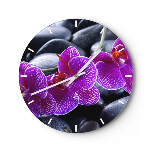 Zegar ścienny - Fioletowe orchidee na tle czarnych kamieni - 30x30cm - Kamienie pojaśniały z zachwytu - Nowoczesna dekoracja ścienna do salonu, kuchni i sypialni ARTTOR