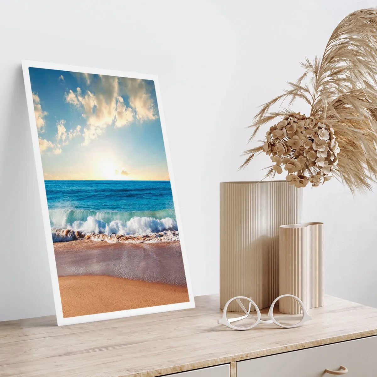 Plakat - Plaża z falami i słonecznym horyzontem - 50x70cm - Ruch i bezruch zarazem - Nowoczesna dekoracja ścienna do salonu, kuchni i sypialni ARTTOR