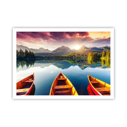 Plakat - Trzy drewniane łodzie na tle górskiego jeziora o zachodzie słońca - 100x70cm - Nic przeciw naturze - Nowoczesna dekoracja ścienna do salonu i sypialni ARTTOR