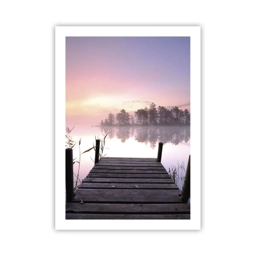 Plakat - Pomost nad jeziorem o poranku w pastelowych barwach - 50x70cm - Z liliowej mgły... - Nowoczesna dekoracja ścienna do salonu, kuchni i sypialni ARTTOR