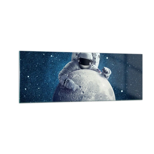 Obraz na szkle - Astronauta trzymający księżyc na tle rozgwieżdżonego nieba - 140x50cm - Kosmiczny żartowniś - Nowoczesna dekoracja ścienna do salonu i sypialni ARTTOR