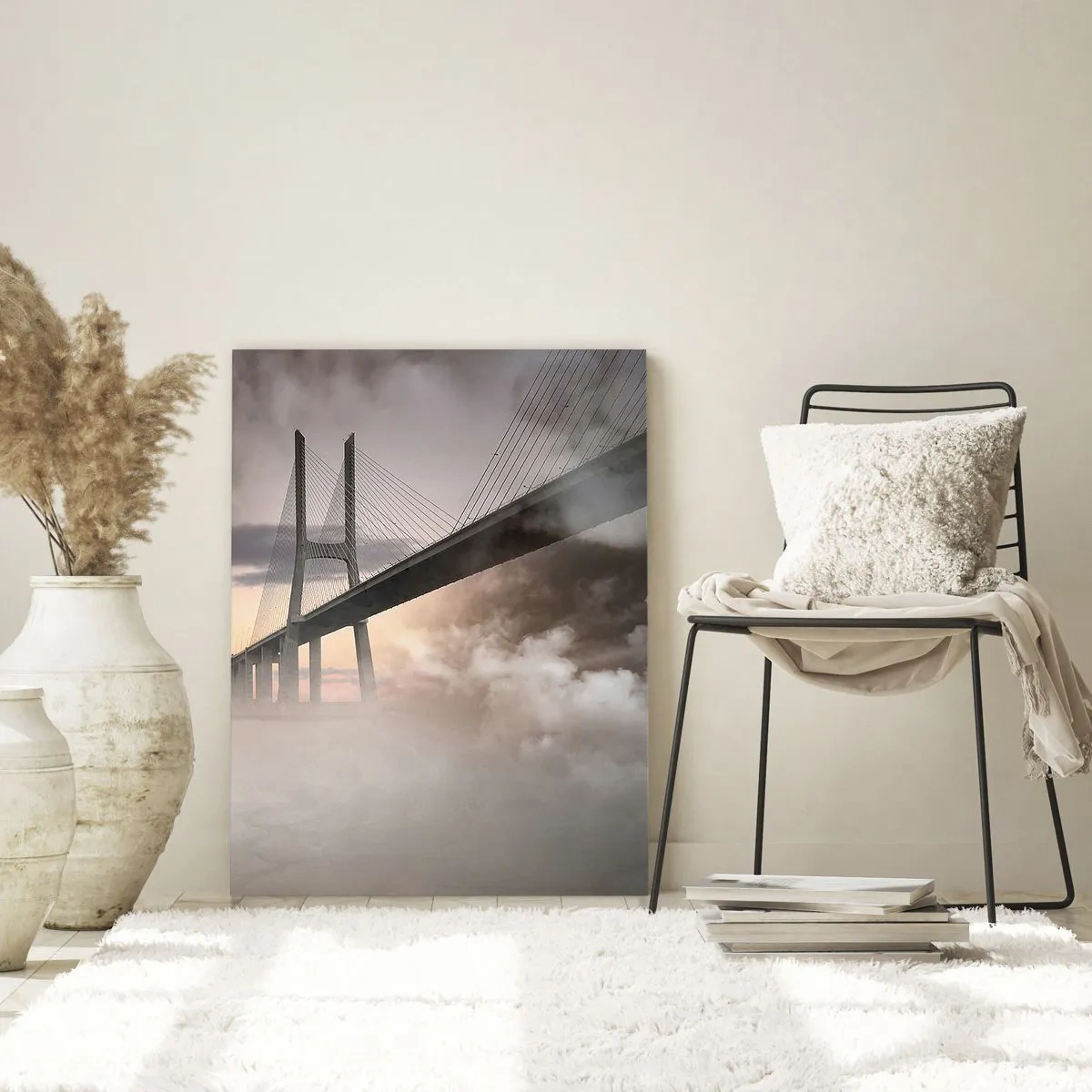Obraz na szkle - Most we mgle z dramatycznym niebem i perspektywą głębi - 50x70cm - Nad rzeką, której nie ma - Nowoczesna dekoracja ścienna do salonu, kuchni i sypialni ARTTOR