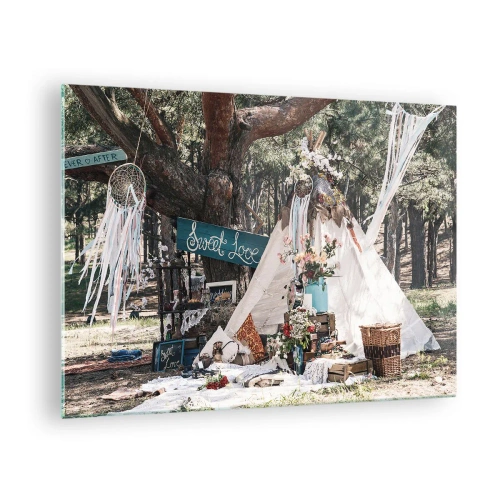 Obraz na szkle - Boho dekoracja plenerowa z tipi i kwiatami w lesie - 70x50cm - Make love… - Nowoczesna dekoracja ścienna do salonu i sypialni ARTTOR