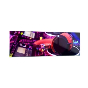 Obraz na szkle - Słuchawki DJ na konsolecie w neonowym oświetleniu - 160x50cm - Zanim się zacznie zabawa - Nowoczesna dekoracja ścienna do salonu i sypialni ARTTOR