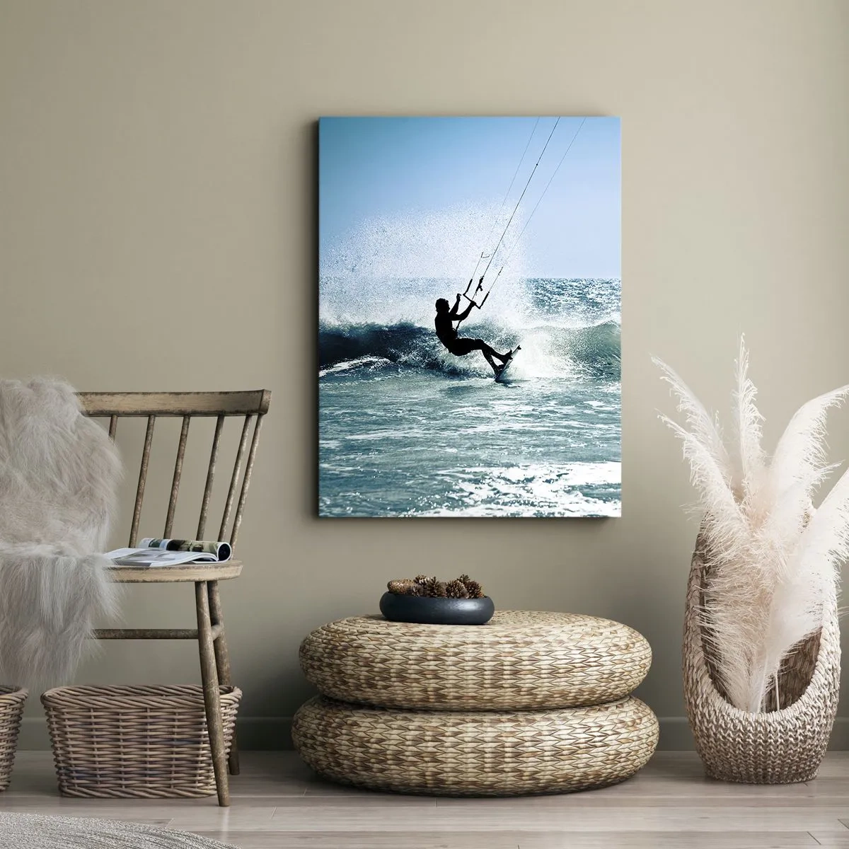 Obraz na płótnie - Kitesurfer na tle wzburzonych fal i błękitnego nieba - 50x70cm - Daj się ponieść - Nowoczesna dekoracja ścienna do salonu, kuchni i sypialni ARTTOR