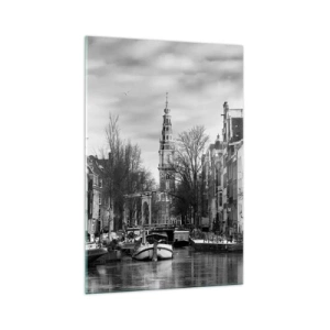 Obraz na szkle - Czarno-biała panorama Amsterdamu z kanałem i zabytkowymi budynkami - 70x100cm - Amsterdamskie klimaty - Nowoczesna dekoracja ścienna do salonu i sypialni ARTTOR