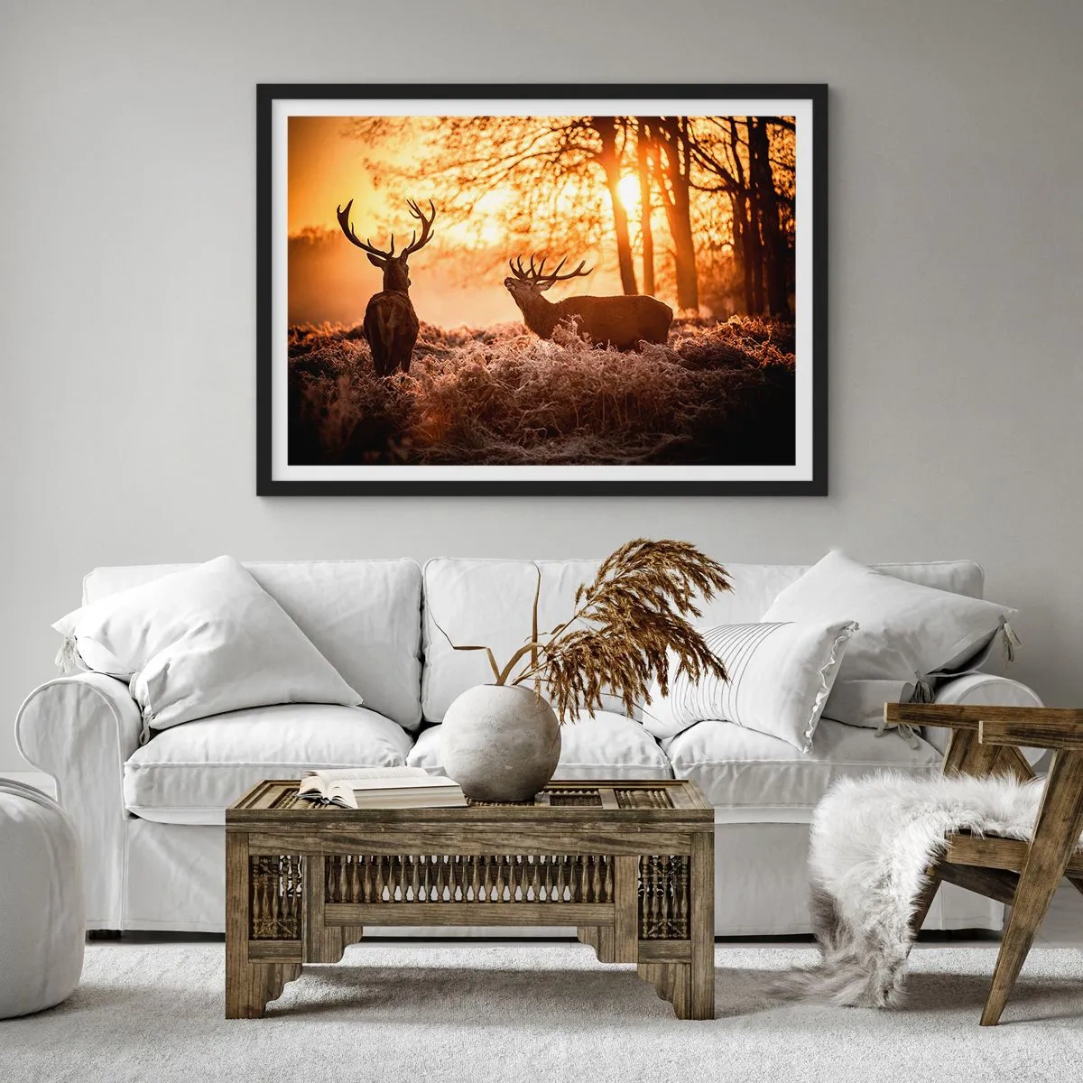 Plakat w czarnej ramie - Dwa jelenie o zachodzie słońca w zimowym krajobrazie - 70x50cm - Marzenie myśliwego - Nowoczesna dekoracja ścienna do salonu i sypialni ARTTOR