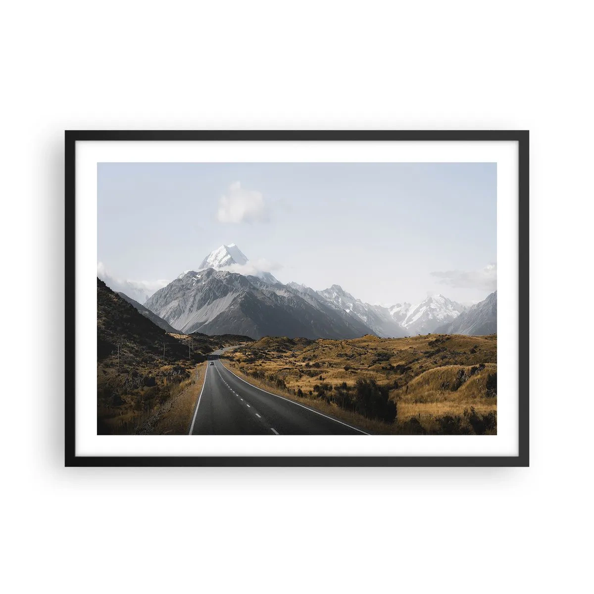 Plakat w czarnej ramie - Droga w górach otoczona malowniczym krajobrazem - 70x50cm - Droga do serca gór - Nowoczesna dekoracja ścienna do salonu i sypialni ARTTOR