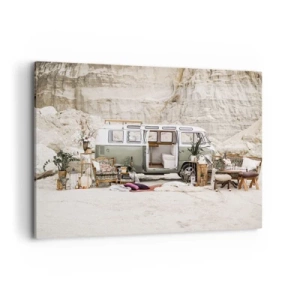 Obraz na płótnie - Retro camper z aranżacją boho na tle skalistego krajobrazu - 100x70cm - Podróż czas zacząć - Nowoczesna dekoracja ścienna do salonu, kuchni i sypialni ARTTOR